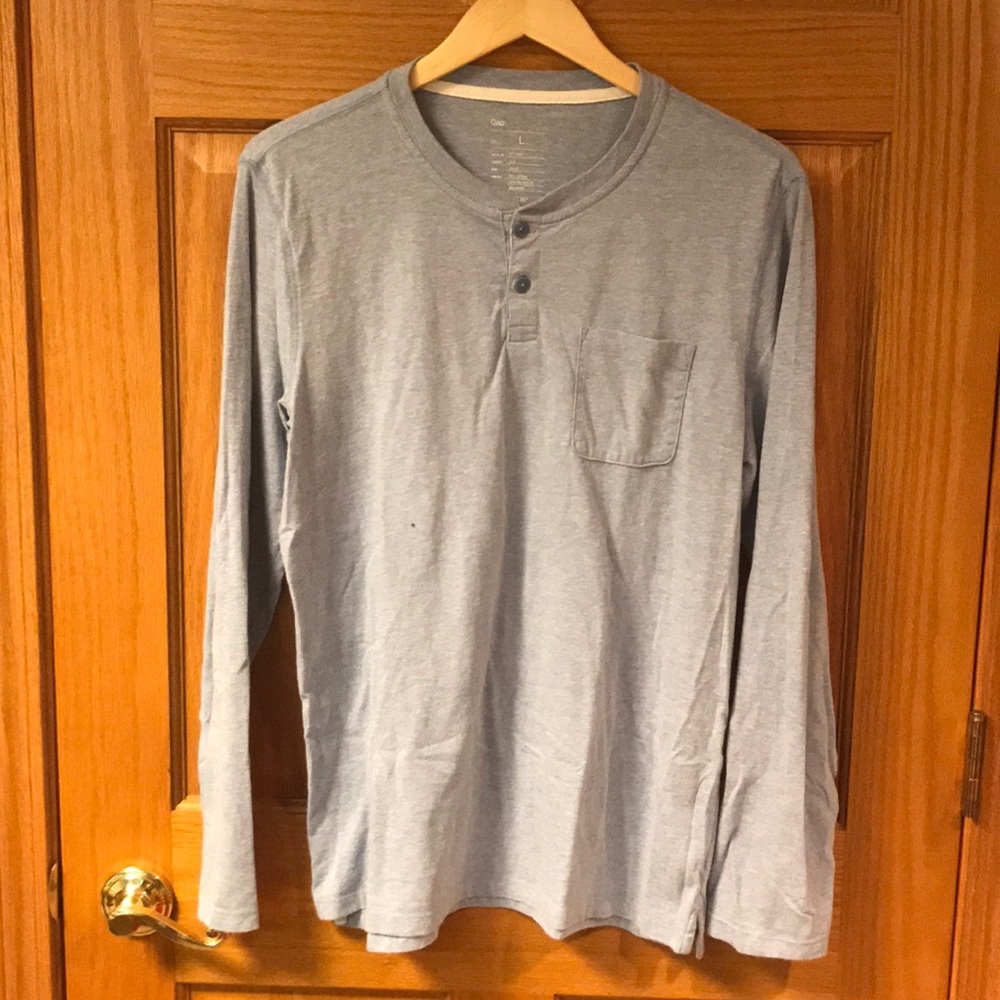 Gap. Men's L. Henley.